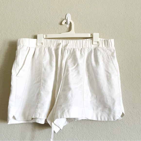 Universal Thread Pants - Universal Thread womans white line shorts XL casual spring minimalist beach airy